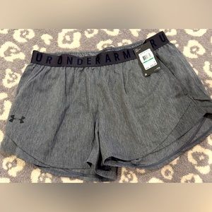Women’s size large Under Armour Shorts NWT